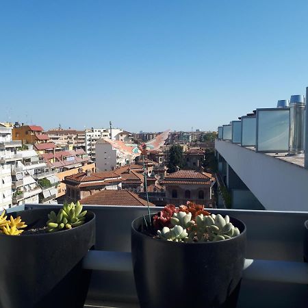Penthouse 40 In Trastevere With Seasonally Jacuzzi Рим Экстерьер фото