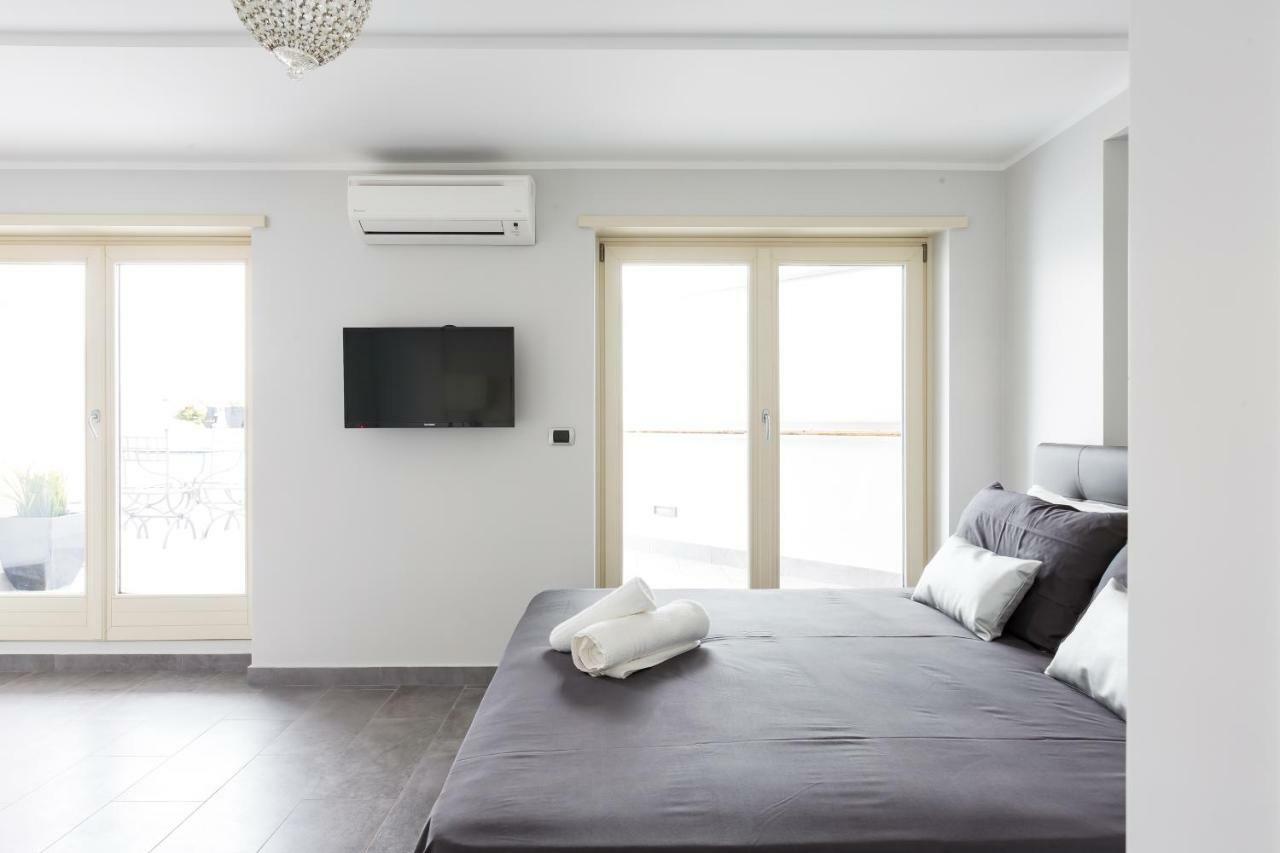 Penthouse 40 In Trastevere With Seasonally Jacuzzi Рим Экстерьер фото